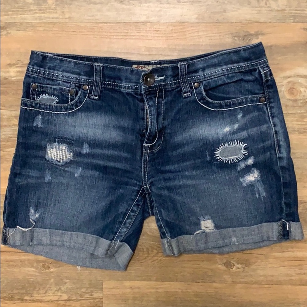 BKE Buckle Jean Shorts. Size 28